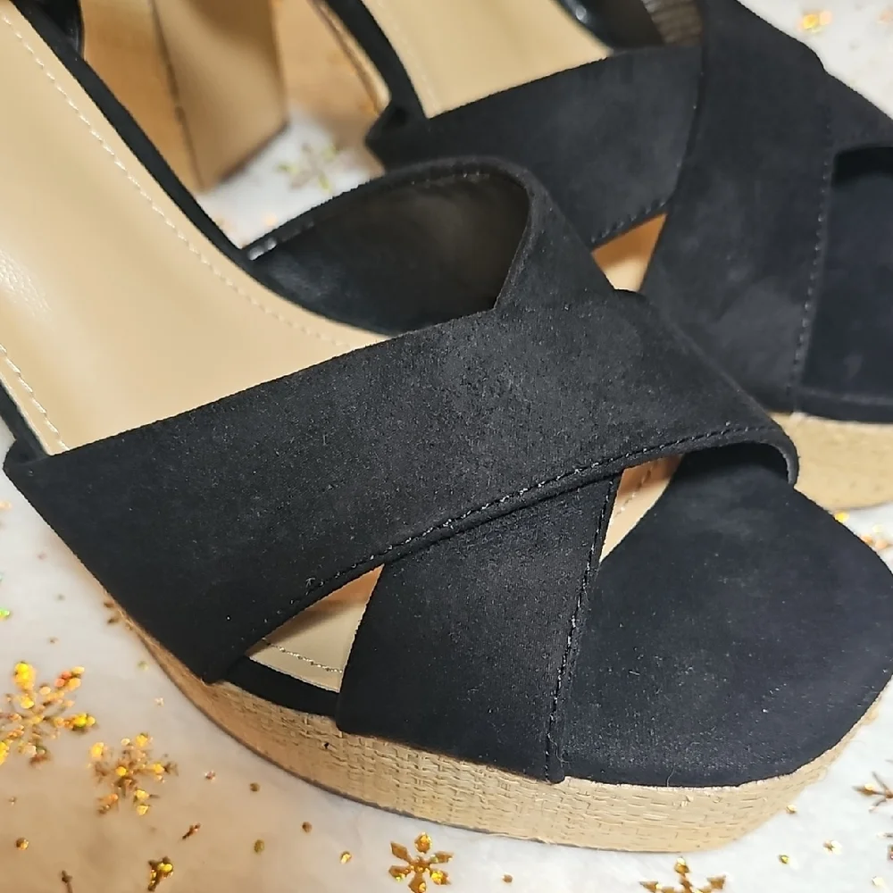 Shoe Dazzle Black and Tan Platform Sandals